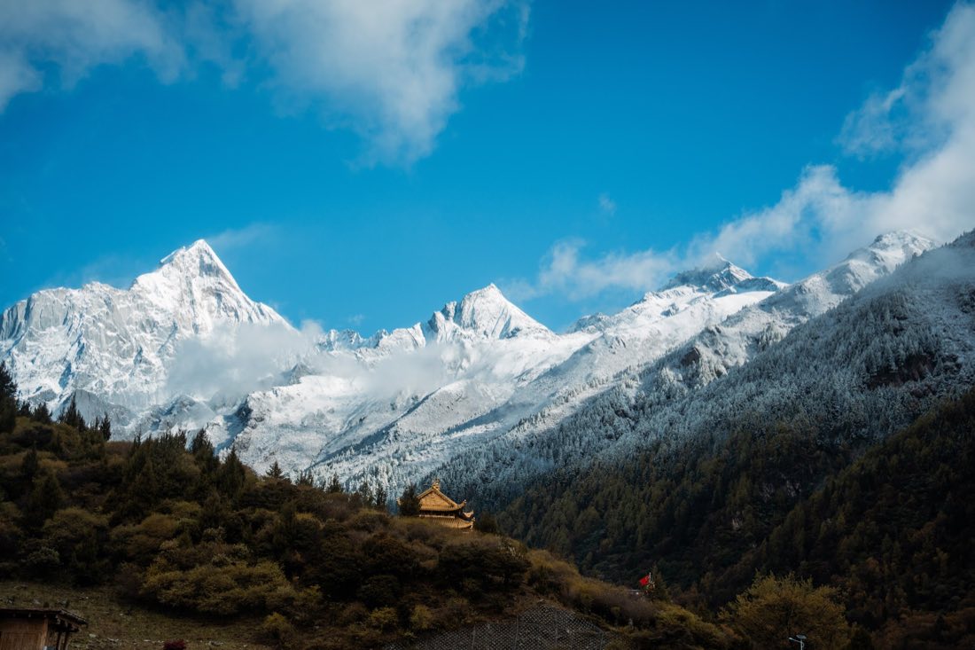 近距離四姑娘山景色