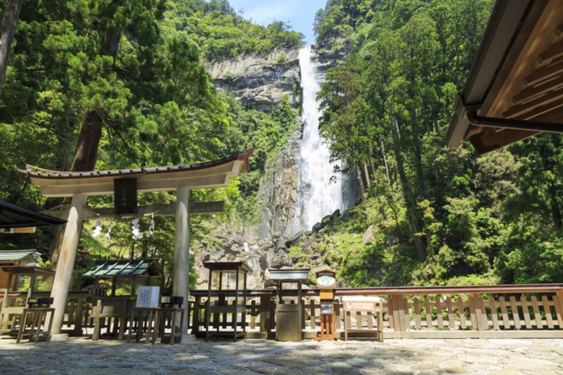 那智瀑布與飛龍神社: 自然即神的信仰核心